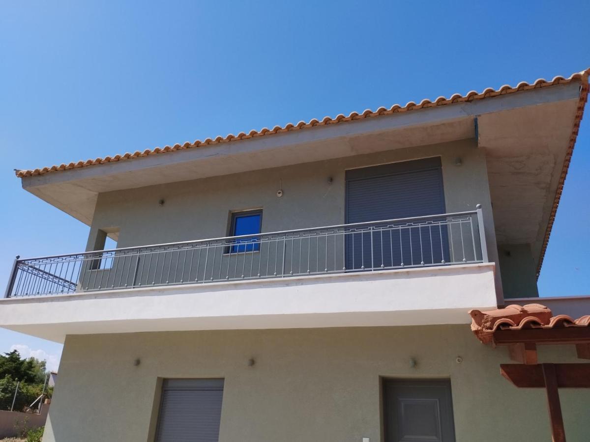 Coastal Garden Getaway Apartment Vári Ngoại thất bức ảnh