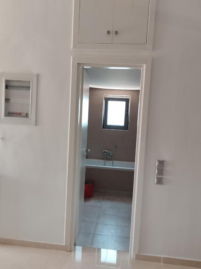 Coastal Garden Getaway Apartment Vári Ngoại thất bức ảnh