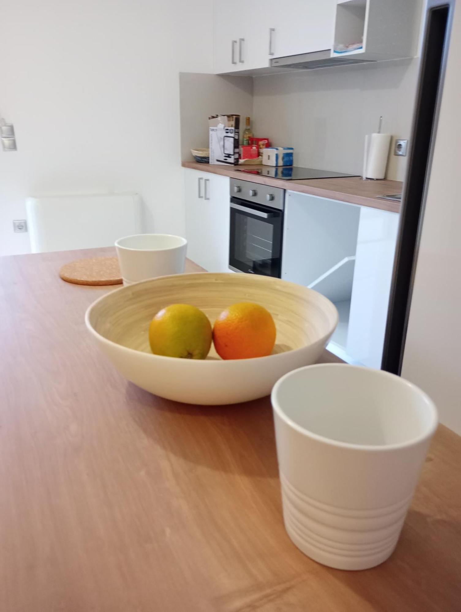 Coastal Garden Getaway Apartment Vári Ngoại thất bức ảnh